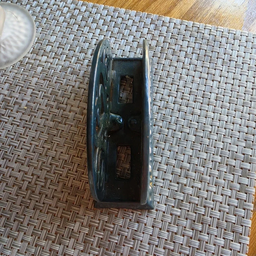 VTG Green Cast Iron Enamel Heart Napkin Holder Ornate Metal Kitchen Table Decor